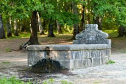 Una fontana in un parco di Manziana nel Lazio