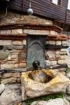 Una fontana nel centro storico di Nesebăr (Bulgaria), cittadina medievale sul Mar Nero.