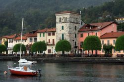 Una giornata uggiosa nel borgo di Pella sul lago d'Orta