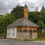 Una graziosa moschea in legno a Jajce, Bosnia e Erzegovina.


