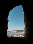 Una grotta lungo la costa di Anzio nel Lazio - © Grant Hechinger / Shutterstock.com