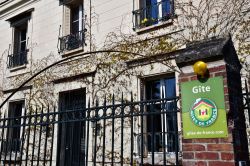 Una guest-house nel pittoresco borgo di Giverny in Normandia, Francia - © Pack-Shot / Shutterstock.com