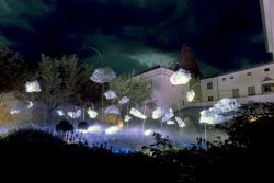 Una installazione del Water Light Festival di Bressanone che si svolge in primavera