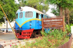 Una libreria ospitata su un vecchio treno a Chiang Rai, Thailandia - © Jianghaistudio / Shutterstock.com