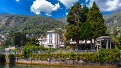 Una lussuosa villa di Moltrasio affacciata sul lago di Como, Lombardia.
