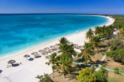 Una magnifica spiaggia vicino a Trinidad, Cuba. È Playa Ancòn, la spiaggia più famosa della zona.