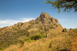 Una montagna nel Mlilwane Wildlife Sanctuary, Swaziland, Africa. Il nome Mlilwane significa "piccolo fuoco" deriva dai numerosi incendi provocati dai fulmini sulle montagne e colline ...