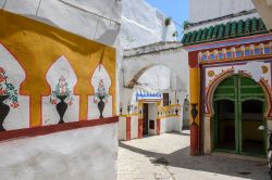 Una moschea a Tetouan in Marocco, vista dell'ingresso.
