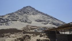 Una piattaforma dell'area archeologica di Huaca de la Luna nei pressi di Trujillo, Perù.
