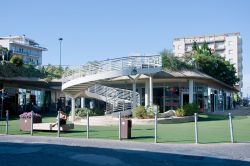 Una piazza del centro di Riccione, Emilia Romagna. Siamo in una delle località turistiche più famose della costa adriatica - © giovanni boscherino / Shutterstock.com