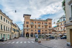 Una piazza del centro di Treviso, Veneto. - © milosk50 / Shutterstock.com