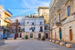 Una piazzetta del centro storico di Rutigliano, borgo pugliese in provincia di Bari.
