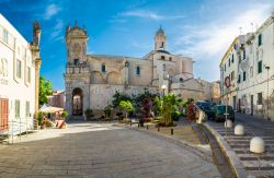 Una piazzetta del centro storico di Sassari in Sardegna