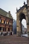 Una piazzetta nel centro di Nijmegen, Olanda, con vecchi palazzi - © Xandra R / Shutterstock.com