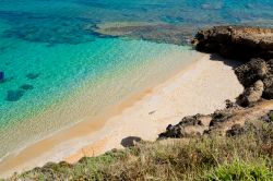 Una piccola cala a Torre dei Corsari in Sardegna