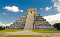 Una piramide Maya a Tulum. sito archeologico nella penisola dello Yucatan in Messico