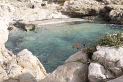 Una piscina naturale sulla Costa Blanca, nei pressi di Vila Joiosa, Spagna. Acqua limpida e cristallina per questo suggestivo angolo lungo il litorale spagnolo.


