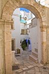 Una porta d'accesso al centro storico di Noci in Puglia