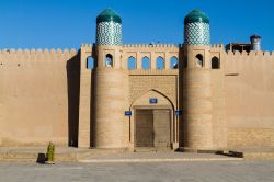 Una porta della cittadella di Khiva in Uzbekistan, Asia Centrale - © Milosz Maslanka / Shutterstock.com