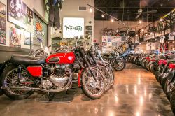 Una sala del Buddy MC Museum di Phoenix, Arizona. Ospita molti esemplari di vecchie moto - © Mucky38 / Shutterstock.com