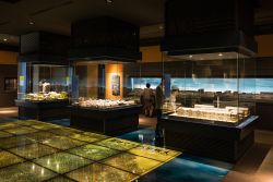 Una sala del Museum of Housing and Living di Osaka, Giappone. Qui sono esposti oggetti (dipinti e modelli) dell'Osaka ai tempi dei periodi Meiji, Taisho e Showa (1868-1950) - © twoKim ...