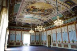 Una sala interna del Palazzo Nicolaci Villadorata, a Noto - nell'immagine possiamo ammirare una delle novanta stanze del maestoso ed elegante Palazzo Nicolaci di Villadorata, gioiello barocco ...