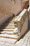 Una scalinata del castello ducale di Ceglie Messapica, Puglia  - © Mi.Ti. / Shutterstock.com