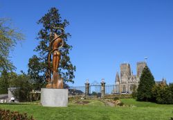 Una scultura nel Giardino Botanico di Avranches in Normandia. - © AnnDcs / Shutterstock.com