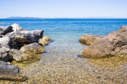 Una spiaggia a Porto Santo Stefano sull'Argentario in Toscana