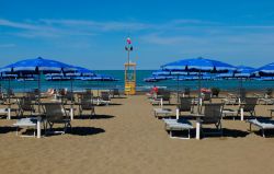 Una spiaggia attrezzata vicino a Marina di Grosseto sul mare Tirreno in Toscana - © Ghischeforever / Shutterstock.com