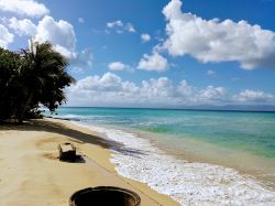 Una spiaggia della GrandeTerre vicino a Port Louise