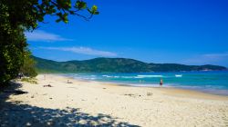 Una spiaggia di Ilha Grande, Rio de Janeiro, Brasile. Estesa su 193 km quadrati, quest'isola ha coste molto frastagliate. 
