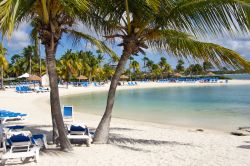 Una spiaggia idilliaca vicino a Oranjestad, isola di Aruba
