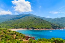 Una spiaggia non distante da Osani, sulla costa occidentale della Corsica