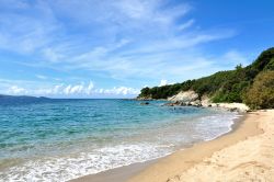Una spiaggia deserta sulla costa ovest della Corsica, vicino a Olmeto