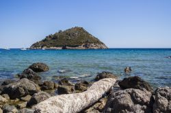 Una spiaggia tra la Piletta e le Viste a sud di Porto Ercole, Argentario (Toscana)