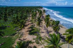 Una spiaggia tropicale di Puerto Plata fotografata da un drone, Repubblica Dominicana.
