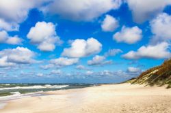 Spiaggia della costa baltica della Lituania, Repubbliche Baltiche- © sergeisimonov / shutterstock.com