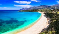 Una splendida spiaggia sabbiosa a Scopello, Sicilia. Frazione del Comune di Castellammare del Golfo, questo territorio si trova in provincia di Trapani.

