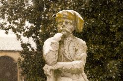 Una statua del giardino del Castello di Roncade viscino a Treviso (Veneto)