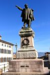 Una statua nel centro storico di Anghiari, Toscana - © francesco de marco / Shutterstock.com