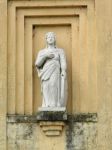 Una statua sulla facciata della canonica della  chiesa di Santa Cristina a Quinto di Treviso (Veneto) - © Threecharlie, CC BY-SA 4.0, Wikipedia