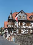 Una storica casa a graticcio nel centro storico di Kronberg im Taunus in Assia, Germania - © Rainer Lesniewski / Shutterstock.com