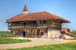 Una storica fattoria nelle campagne di Bresse, regione Alvernia-Rodano-Alpi, Francia.



