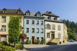 Una storica via nelle vicinanze della fortezza di Vianden, Lussemburgo - © Kit Leong / Shutterstock.com
