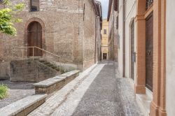 Una strada antica del centro di Fabriano nelle Marche