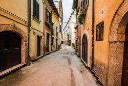 Una strada del centro storico di Sora nel Lazio