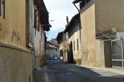 Una strada del villaggio di San Ponso Canavese in Piemonte