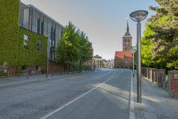 Una strada di Odense, Danimarca, in direzione della City Square.
