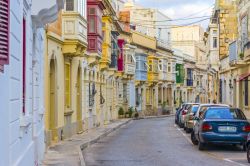 Una strada di Sliema con vista sui tipici balconi, Malta - © Nejdet Duzen / Shutterstock.com